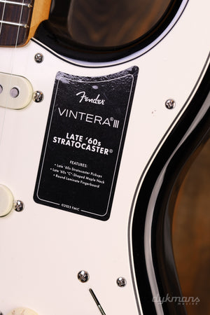 Fender Vintera III Late 60s Stratocaster 3 Tone Sunburst