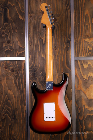 Fender Vintera III Late 60s Stratocaster 3 Tone Sunburst