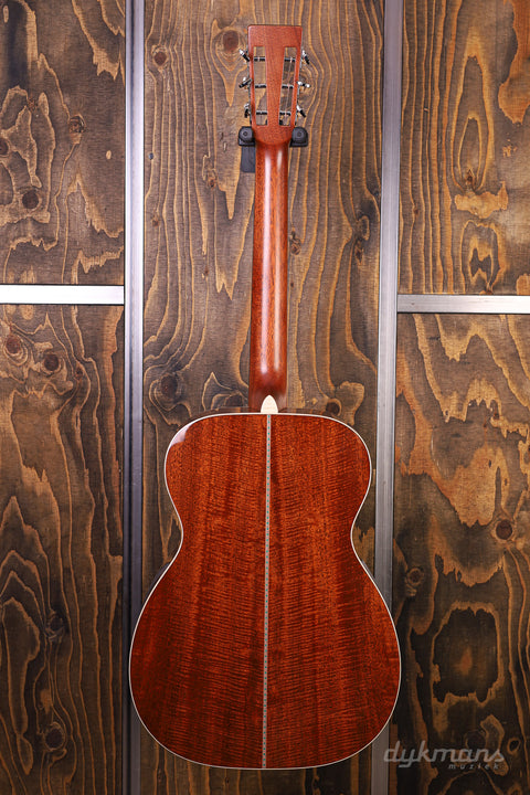 Martin Custom Shop 00-14 Flamed Mahogany