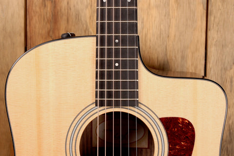 Taylor 210ce plus 